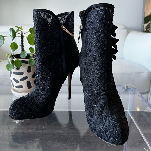 CHRISTIAN DIOR | BLACK MESH DESIGN SATIN HEELED BOOTIES W/ BOWS - Picture 7 of 12